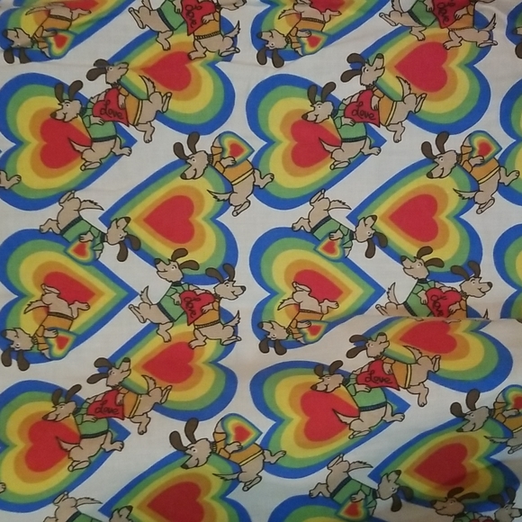 White scrub top with dogs and hearts - Picture 3 of 3